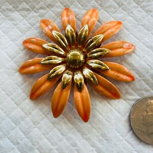 Vintage enamel flower brooch ex. Condition
